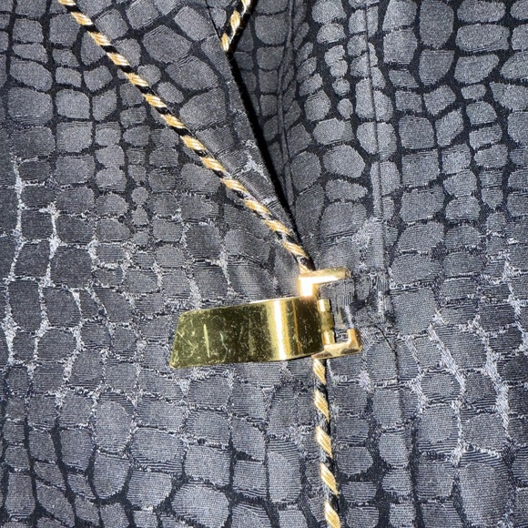 Vintage, elegant, black skirt suit, gold accents Vizia size 8 - Picture 3 of 7